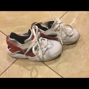 Nike Boy’s Huarache Run....Size 12c